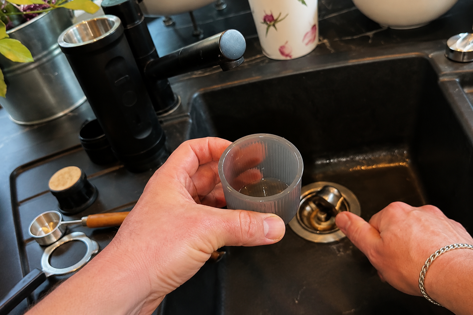 Comment entretenir une machine à café portable pour prolonger sa durée de vie